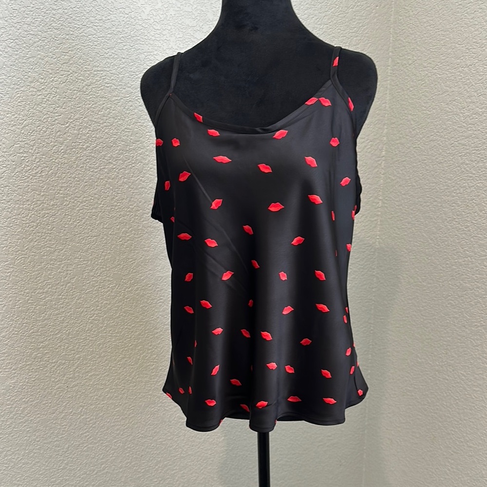 NWT Black and Red lips print Women's Tank - Picture 4 of 6